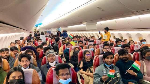 Sanju_Verma_'s tweet photo. From #GujaratModel,to #VaranasiModel,there is one constant-@narendramodi is tireless,with boundless energy
#PMModi's passion,his zeal to stake everything when it comes to last mile delivery,is inspirational to every person who aspires to be something&do something for the country https://t.co/mh8UT17Jis
