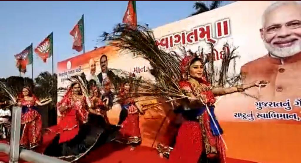 Sanju_Verma_'s tweet photo. From #GujaratModel,to #VaranasiModel,there is one constant-@narendramodi is tireless,with boundless energy
#PMModi's passion,his zeal to stake everything when it comes to last mile delivery,is inspirational to every person who aspires to be something&do something for the country https://t.co/mh8UT17Jis