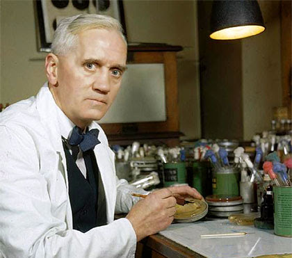 adbonaccorso's tweet photo. ACCADDE OGGI. 11 marzo 1955. Muore Alexander Fleming, scopritore della penicillina. Antibiotico che durante la II Guerra Mondiale avrebbe salvato numerosi soldati, combattendo le infezioni da ferite. E anche quella dei civili, che morivano per la polmonite o la scarlattina https://t.co/5QXkZUafIr