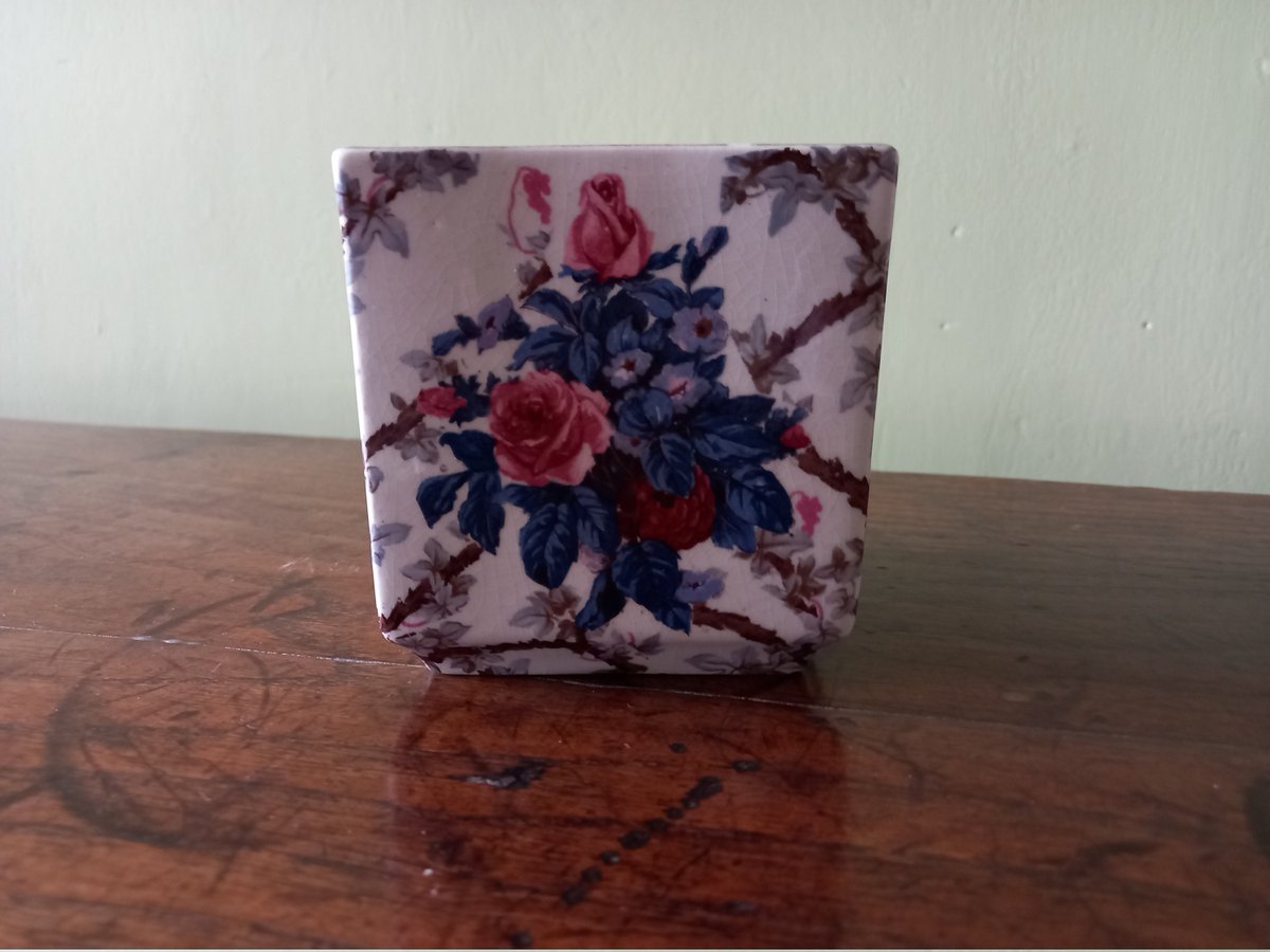 gillyrust's tweet photo. Vintage Decorative Pot by Arthur J. Wilkinson Ltd. (Royal Staffordshire Pottery) (England) https://t.co/T1H2qKN3Tg #yellow #blue #countryfarmhouse #squarepot #vintageplanter #circa1907 #madeinengland #wilkinsonltd https://t.co/ljqwrBEvcK