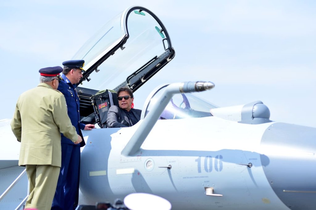 PakPMO's tweet photo. Prime Minister Imran Khan inspected the modern fighter aircraft #J10C after their formal induction into Pakistan Air Force at Kamra Base. https://t.co/jXb5sTfCeS