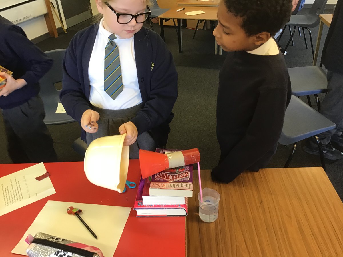 MrsChalmers3's tweet photo. P6/5 have been learning about the ear. They made a model of the ear and were able to identify the different parts. We watched as the sound travelled through the ear and saw the vibrations making the water move. @BarmullochP https://t.co/0RmOr4MVWU