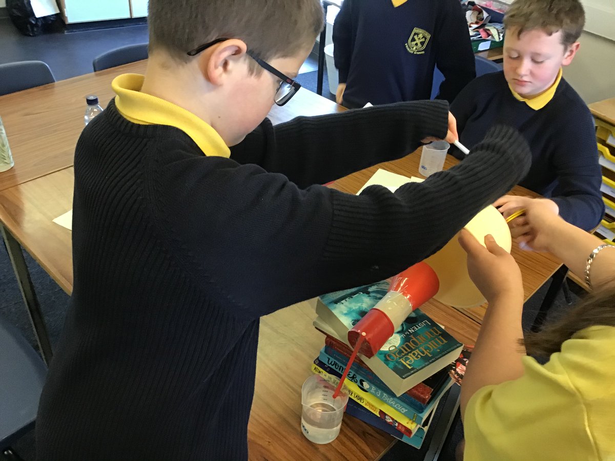 MrsChalmers3's tweet photo. P6/5 have been learning about the ear. They made a model of the ear and were able to identify the different parts. We watched as the sound travelled through the ear and saw the vibrations making the water move. @BarmullochP https://t.co/0RmOr4MVWU