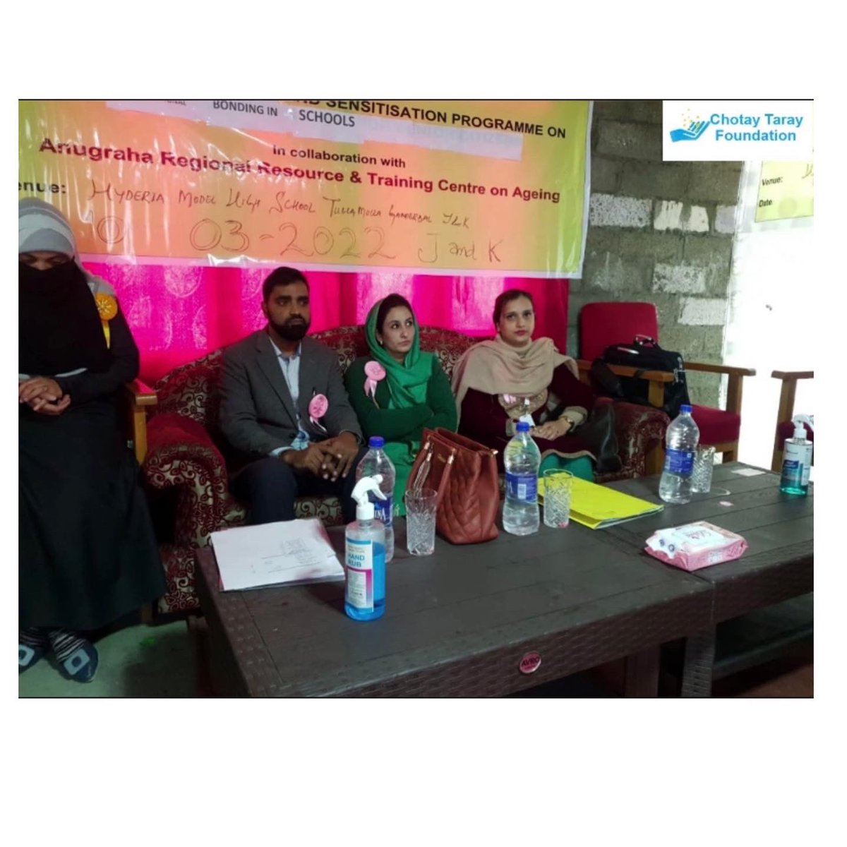 ChotayF's tweet photo. TO CARE FOR THOSE WHO ONCE CARED FOR US IS ONE OF THE HIGHEST HONOR.
One day sensitization and awareness programme at Hyderia School Tullamula Ganderbal was organized by National Institute of Social Defense and District Legal Services Agency, Srinagar. https://t.co/4skaDlaue0