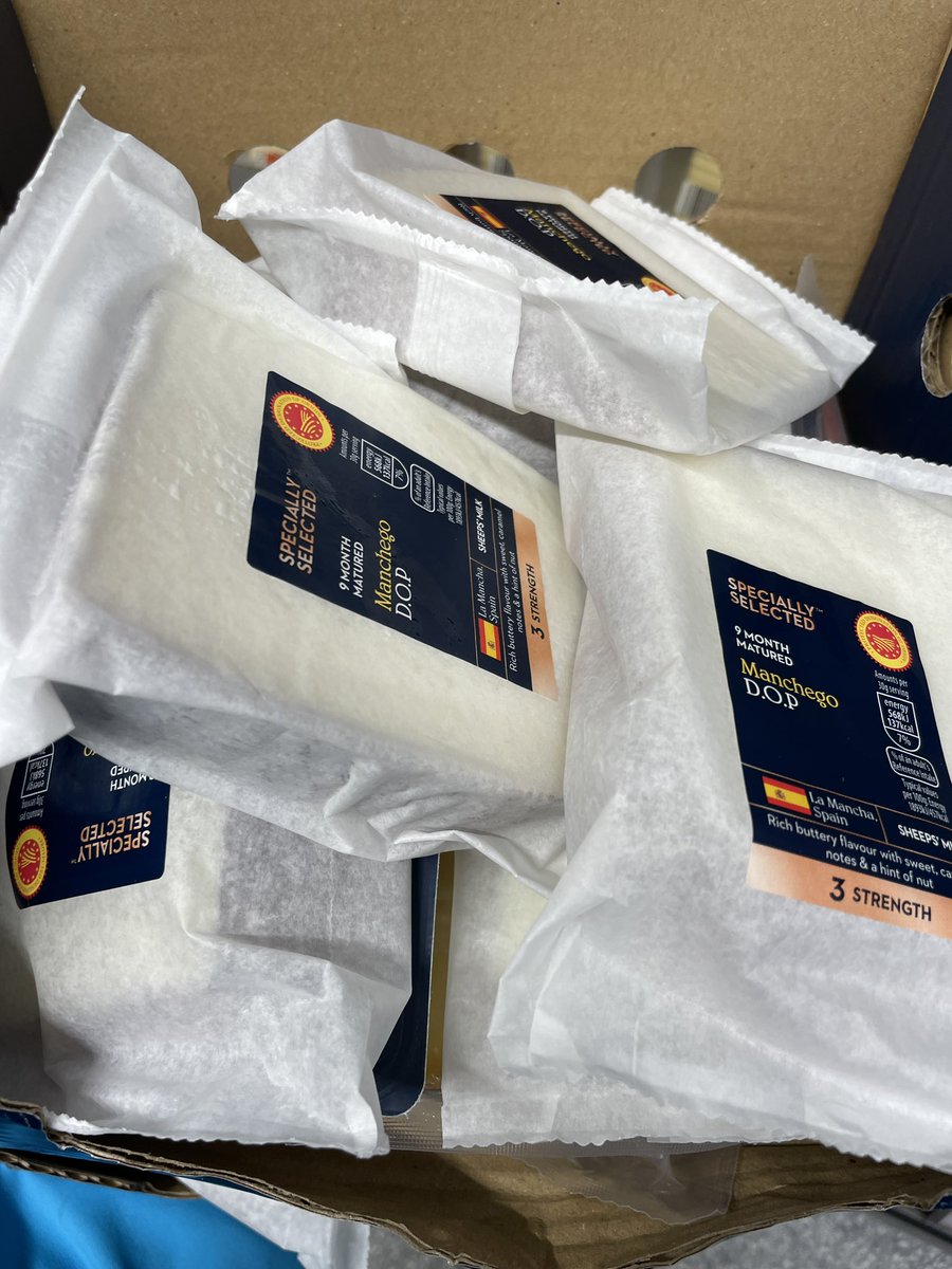 Eddystone506's tweet image. @AldiUK from a recent convert: PLEASE adjust the ratio of Comte and Gruyère to Manchego and Gouda! 

The last two are much less popular and always left over :) 

#UrbanProblems