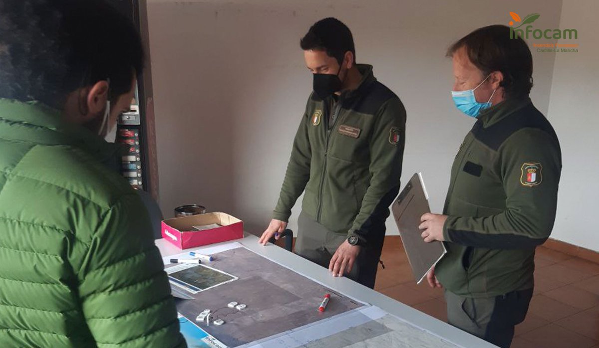 Plan_INFOCAM's tweet photo. Nuevas jornadas de formación y entrenamiento del Sistema de Manejo de Emergencias en #IIFF #SMEIF y en banco de arena del @Plan_INFOCAM del @gobjccm con @AAMM_JCCM y responsables de unidad 🔥🔥
📸🏙️Esta semana le ha tocado el turno a #Toledo https://t.co/4Vz4TDOUwF