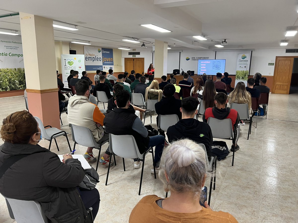 ManuelaManoli's tweet photo. ➡️ Nos encontramos en @efacampomar con los chicos de grado medio y superior de producción Agro-ecológica y grado superior de paisajismo y medio rural. Nuestra compañera Mercedes impartirá una charla de #CGGMV, un problema actual en la #agricultura https://t.co/aqbO8Id4da