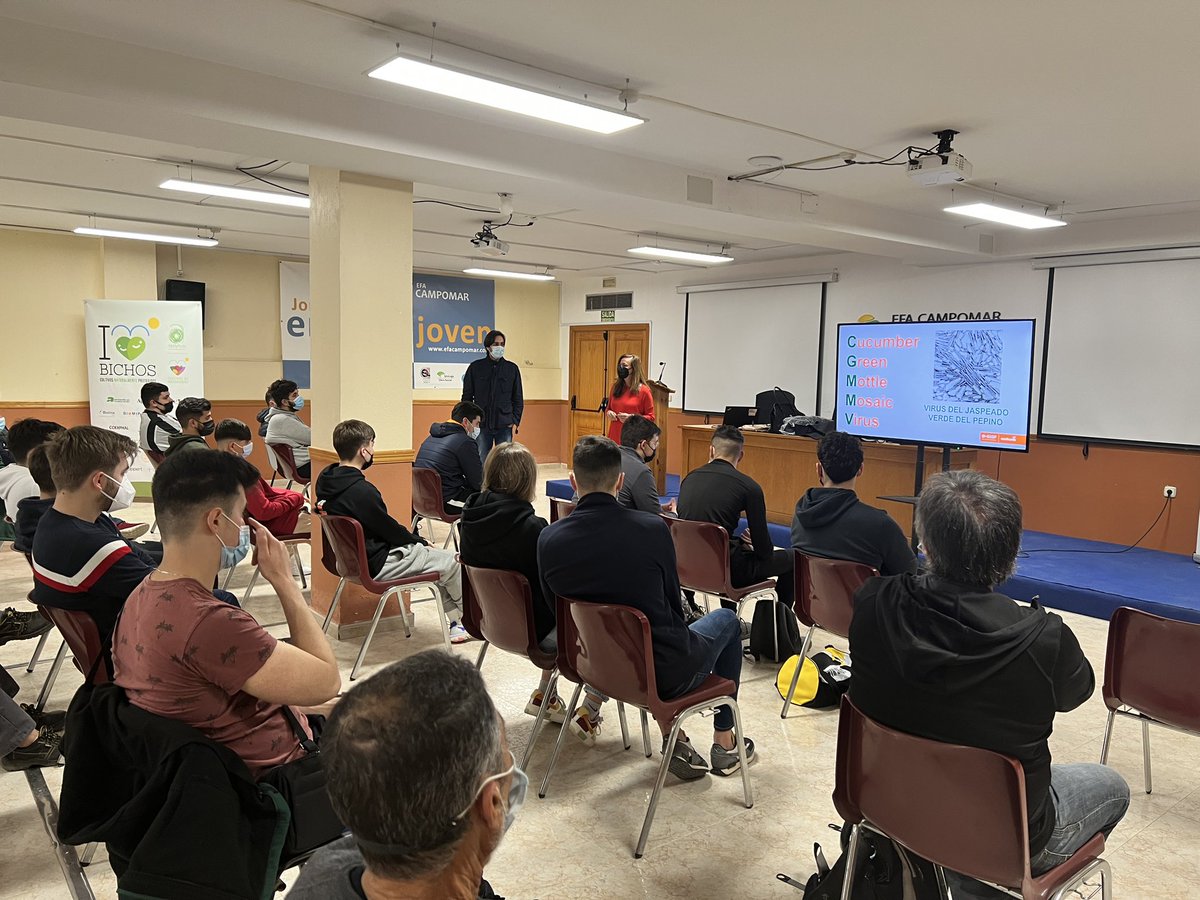 ManuelaManoli's tweet photo. ➡️ Nos encontramos en @efacampomar con los chicos de grado medio y superior de producción Agro-ecológica y grado superior de paisajismo y medio rural. Nuestra compañera Mercedes impartirá una charla de #CGGMV, un problema actual en la #agricultura https://t.co/aqbO8Id4da