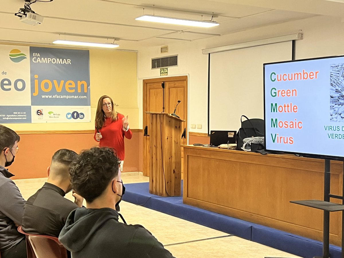 ManuelaManoli's tweet photo. ➡️ Nos encontramos en @efacampomar con los chicos de grado medio y superior de producción Agro-ecológica y grado superior de paisajismo y medio rural. Nuestra compañera Mercedes impartirá una charla de #CGGMV, un problema actual en la #agricultura https://t.co/aqbO8Id4da