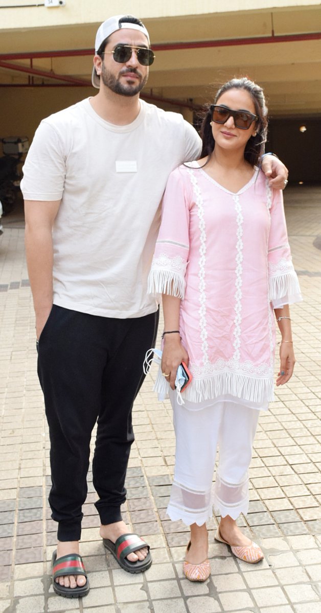 htcity's tweet photo. #InSpotted: @AlyGoni and @jasminbhasin spotted out and about in the city together
Don't they look cute together?
#alygoni๐ต #JasminBhasin #Alyjasmin https://t.co/gx2ibHe6av