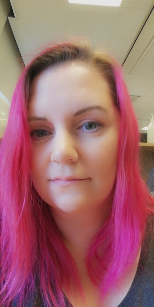 ActualDella's tweet photo. Nervös som bara den. Men snart ska jag gå iväg till radiohuset här i stan för att prata om Helpful Pixels och #StreamersForUkraine 💗 https://t.co/6aYOnPLt0L