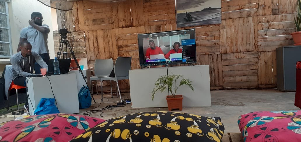 _acepis's tweet image. Tunataka kuwaona nyote pale #SocialMedia4PeaceKE Youth Baraza from 2:00pm for an exciting and very engaging session. Hivi ndio kulienda last week on Friday, be sure to turnup today 😀 at 2pm na ukam na mbogi pia!