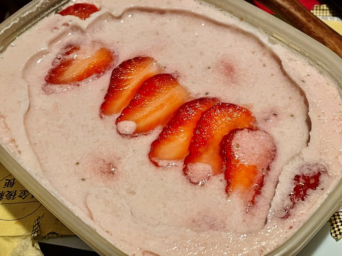 ストロベリープリン作ってた 