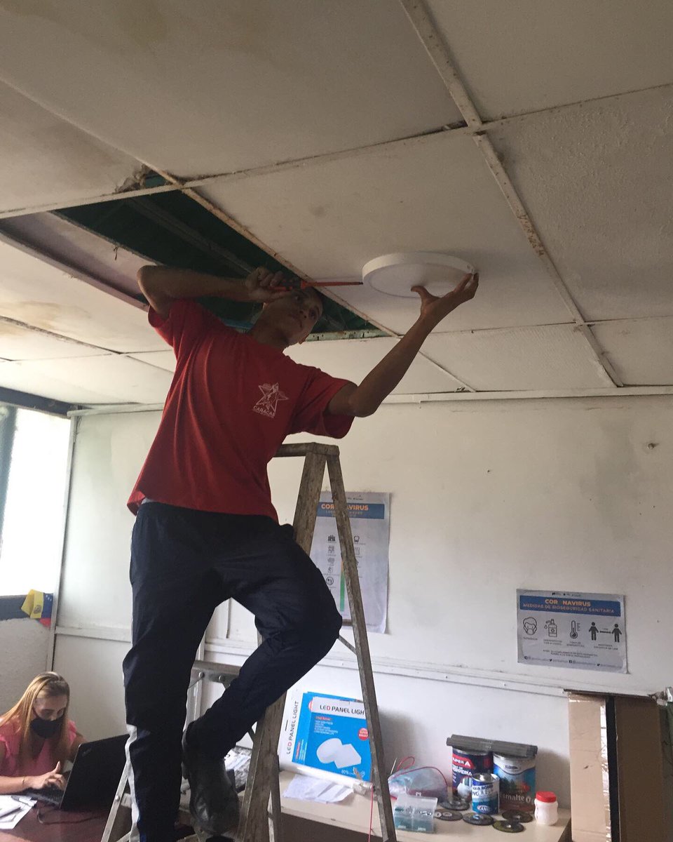 C4rlo02's tweet photo. Restaurando espacios para nuestro pueblo bajo el marco plan caracas patriota bella y segura las bricopt de la @MVzlaBella seguimos avanzando.@NicolasMaduro @JacquelinePSUV @gestionperfecta @MVzlaBella @AlcaldiaDCcs @inmerca_caracas https://t.co/ge7cQP1gL1