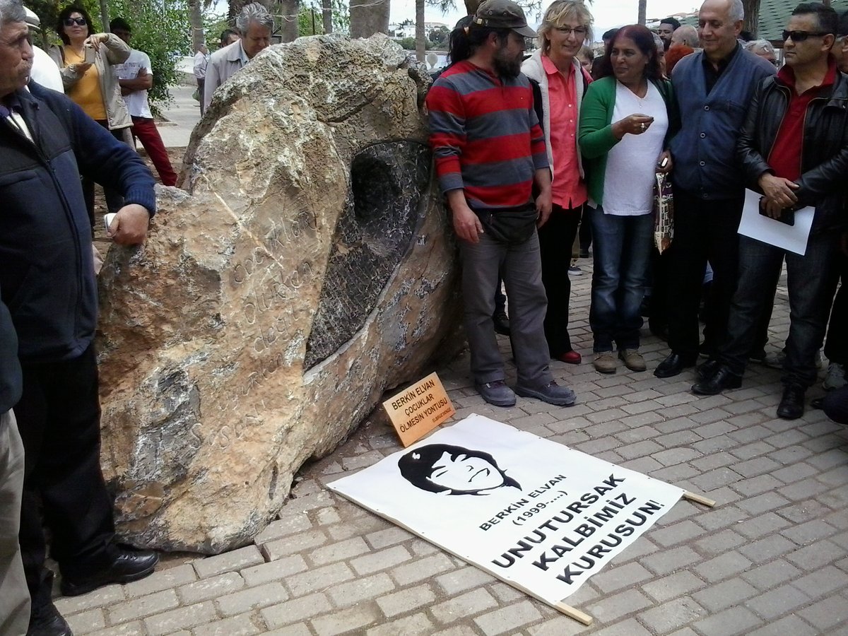 datcabelediyesi's tweet photo. Her çocuğun kalbinde kendinden daha büyük bir çocuk vardır 
Bütün sınıf sana çocuk bayramlarında zarfsız kuşlar gönderecek. 
#BerkinElvan https://t.co/jUQFrbAiJK