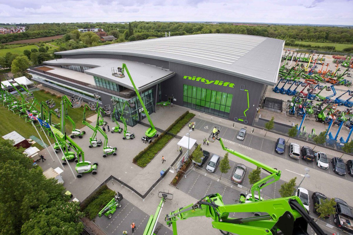 NiftyliftWorld's tweet photo. Today we're excited to welcome delegates from the IPAF Summit to our world-class facility at Shenley Wood in #MiltonKeynes UK for a behind-the-scenes tour of our factory! 🙌
#Niftylift #GreenMachines #IAPA2022 #IPAFSummit @IPAForg https://t.co/3FyKzltL1x