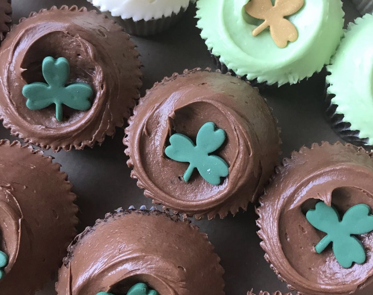 JustEatBusiness's tweet photo. Kute Cake have created some gorgeous bespoke cupcakes, right on time for St. Patrick's Day! 💚

These tasty treats include a Belgian dark chocolate sponge &amp; a rich dark chocolate ganache, and topped with Kute Cake's handmade traditional shamrock motif! 🍀🧁

Order via link in bio https://t.co/aQM8LIbeiW