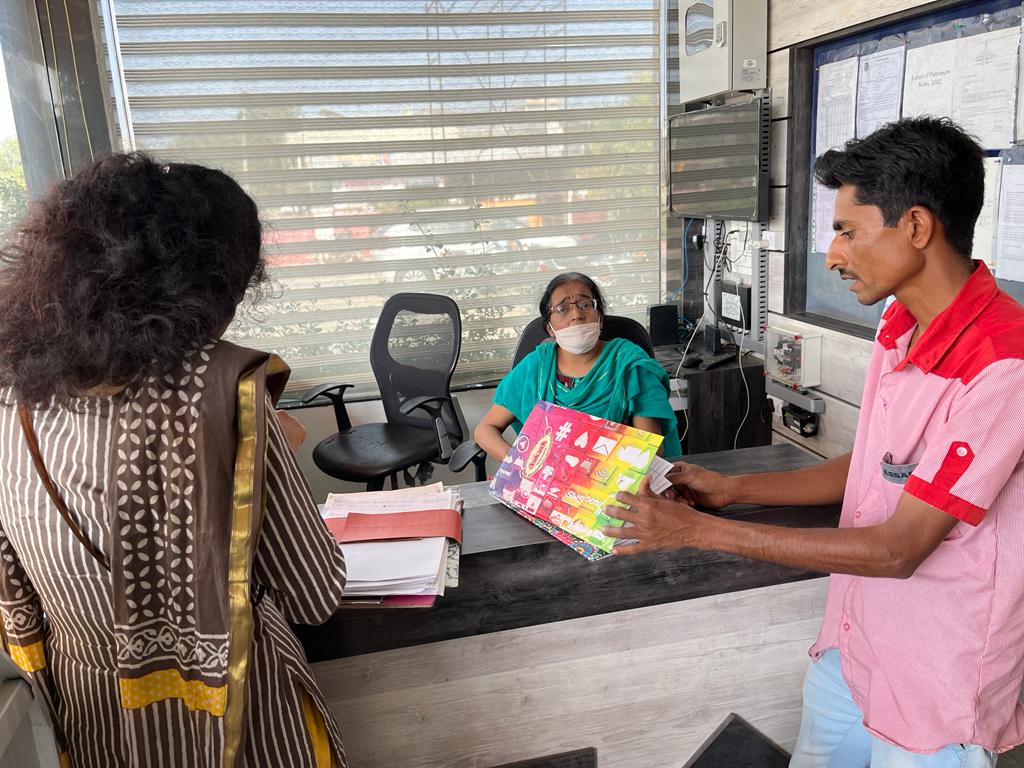 dso_dwarka's tweet photo. ગતરોજ પેટ્રો-ડીઝલનો નિયંત્રિત જથ્થો સુનિશ્ચિત કરવા જિલ્લાનાં ૪ તાલુકાઓમાં મામલતદારશ્રીઓ સાથે તમામ ઓ.એમ.સી.નાં ૫૯ની તપાસણી કરી, ગ્રાહકોને નિયત માત્રામાં અને નિયમીત પુરવઠો પ્રાપ્ય થાય તે સબબ સંબંધિતોને સુચિત કર્યા. @CMOGuj  @pkumarias @CMOGuj @InfoGujarat @info_dbd https://t.co/m8Cr7MDGGs