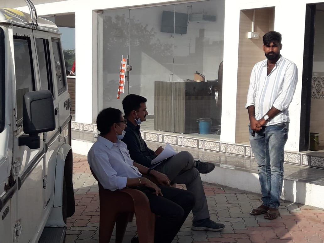 dso_dwarka's tweet photo. ગતરોજ પેટ્રો-ડીઝલનો નિયંત્રિત જથ્થો સુનિશ્ચિત કરવા જિલ્લાનાં ૪ તાલુકાઓમાં મામલતદારશ્રીઓ સાથે તમામ ઓ.એમ.સી.નાં ૫૯ની તપાસણી કરી, ગ્રાહકોને નિયત માત્રામાં અને નિયમીત પુરવઠો પ્રાપ્ય થાય તે સબબ સંબંધિતોને સુચિત કર્યા. @CMOGuj  @pkumarias @CMOGuj @InfoGujarat @info_dbd https://t.co/m8Cr7MDGGs