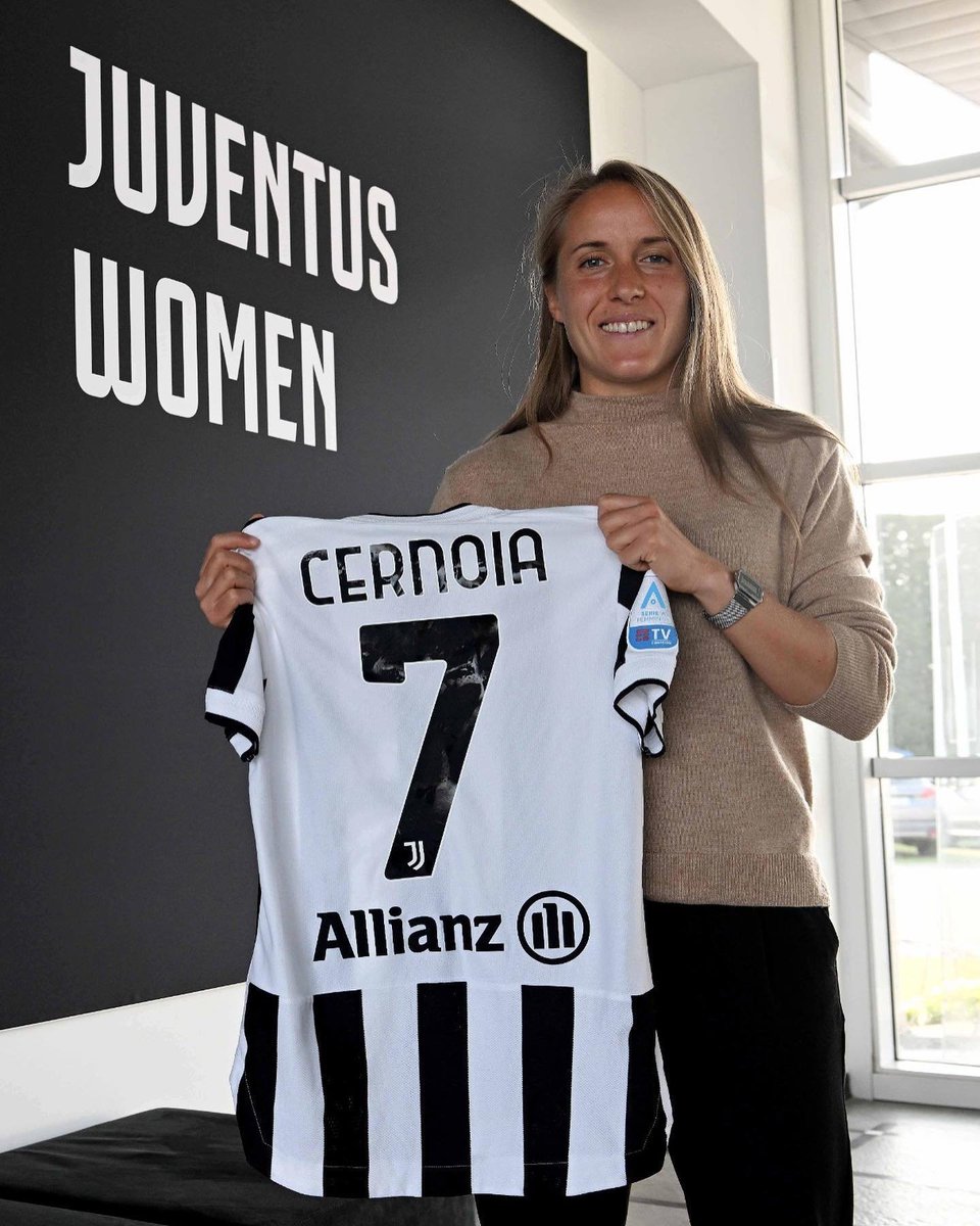 frances14372469's tweet photo. Contentissimo che abbia scelto di continuare con noi, sono rari i centrocampisti di questa caratura e lei a scelto di continuare con noi, #VC7🤍🖤

Grazie e congratulazioni Vale! @ValeCernoia7 🤍🖤

#Cernoia2024✍️🤍🖤

#JuventusWomen #Cernoia #FinoAllaFine #ForzaJuve https://t.co/XZrCr6Xsjp