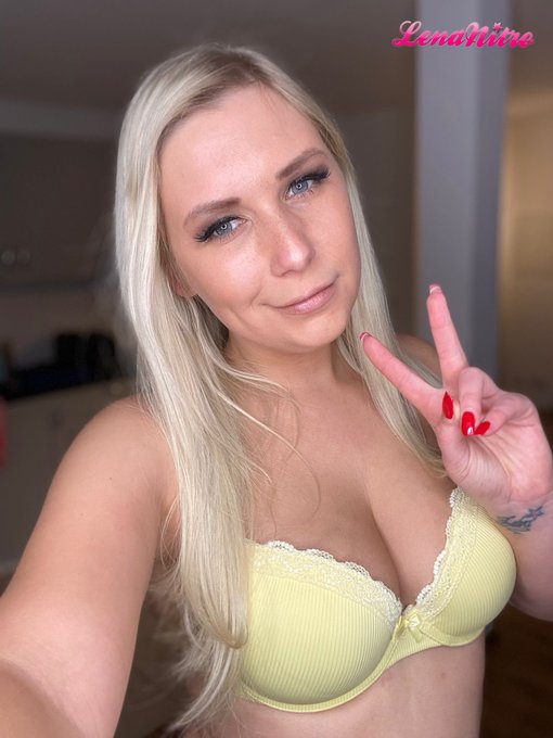 Freitagabend... Was geht?  Lust auf nen hei&szlig;en Flirt?  https://t.co/3cwyXNZ6xt https://t.co/HobVm08Y