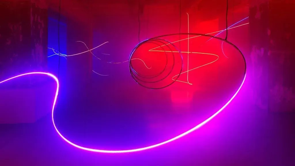 In MU Hybrid Art House draait het om kunst in de breedste zin van het woord. Het gaat er bij MU niet om wat kunst is, maar wat kunst kan zijn: dat onderzoeken we samen met voornamelijk jonge makers en een breed, internationaal publiek.  lees hier meer buff.ly/3hU623s