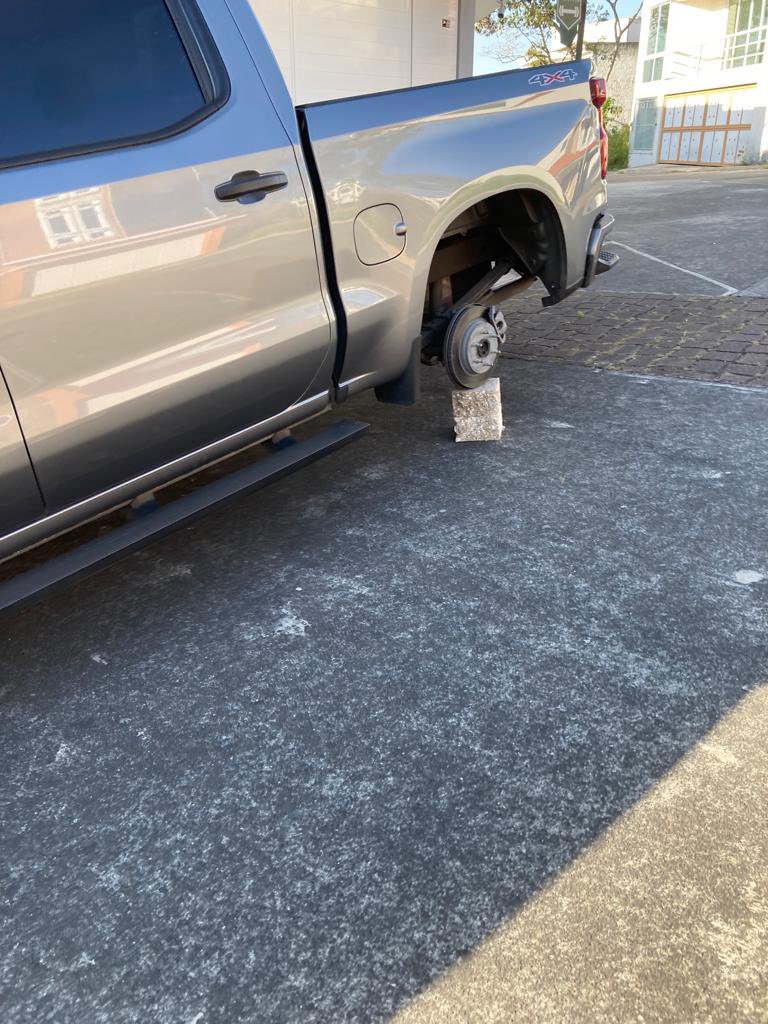 AlertasVecinos's tweet photo. Es increíble lo que sucedió anoche a los vecinos de la colonia Valle de Anáhuac de las animas ,@ahuedricardo piden su apoyo para que @DSCYTM estén pendientes y no vaya hacer una nueva modalidad se robó en nuestra ciudad. @VialidadXalapa Un Rt para informar https://t.co/LGarmG8y2u