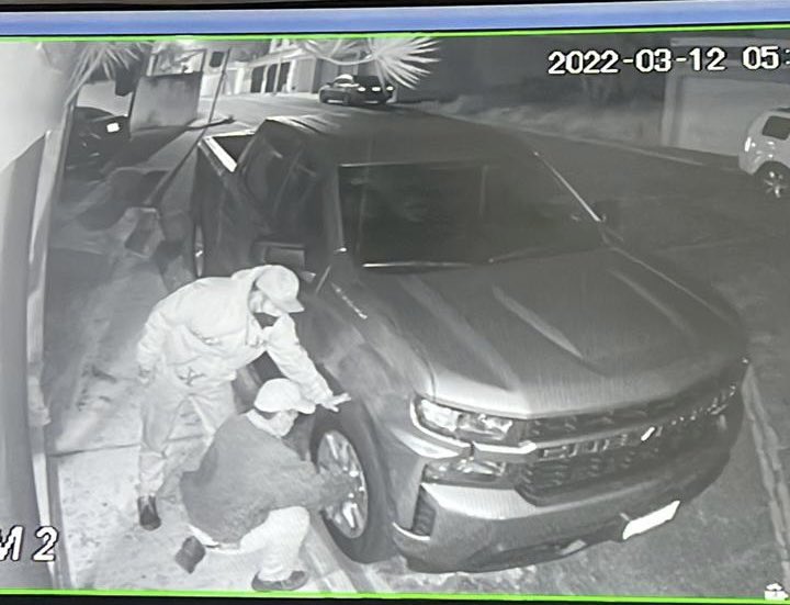 AlertasVecinos's tweet photo. Es increíble lo que sucedió anoche a los vecinos de la colonia Valle de Anáhuac de las animas ,@ahuedricardo piden su apoyo para que @DSCYTM estén pendientes y no vaya hacer una nueva modalidad se robó en nuestra ciudad. @VialidadXalapa Un Rt para informar https://t.co/LGarmG8y2u
