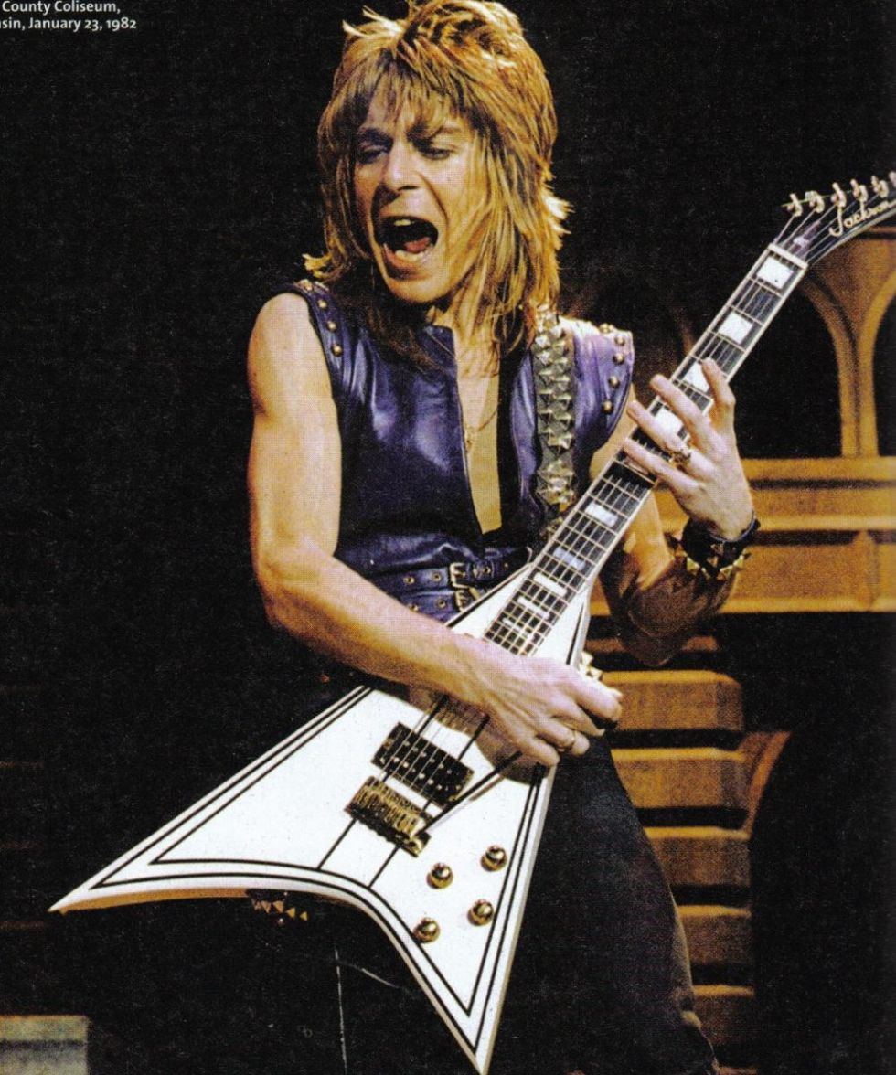 666ZombieRitual's tweet photo. These guitar players are the gods I pray https://t.co/DNwYBZiBsF