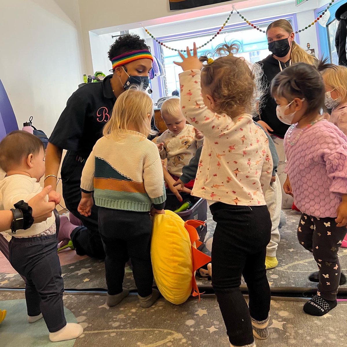 lavender_blues's tweet photo. Join us this morning as we SING &amp; play to kick off this gorgeous day! We’ve got TWO SPOTS available for 11am, come have FUN with us!

#BedStuy #Brooklyn #BabyMusic #ToddledMusic #LavenderBluesMusic #theBabySinger #akaMissAlex #akaLadyB https://t.co/xPcNq4nhWb