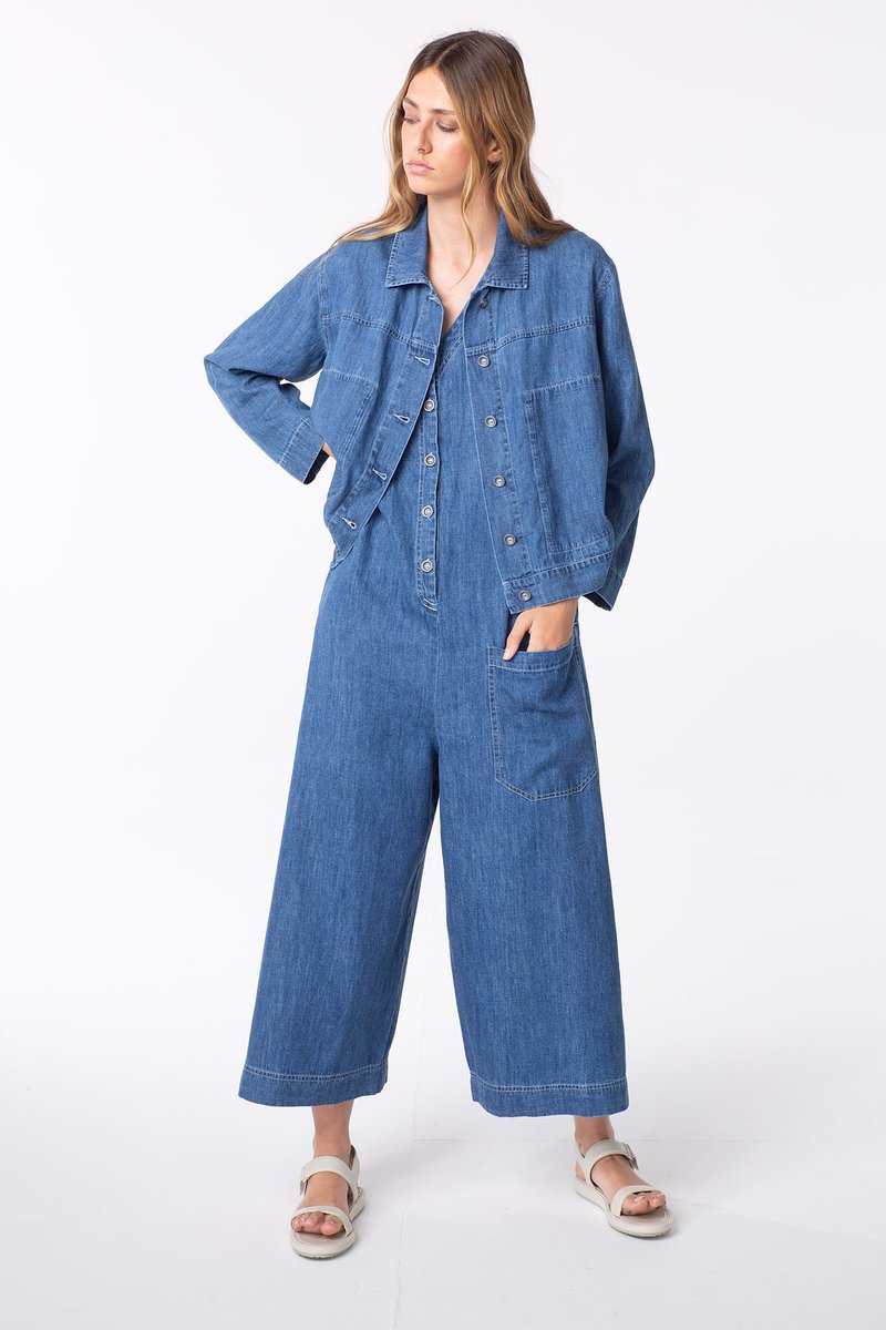 NEW IN * NEW IN * NEW IN *

Sustainable update to a denim classic. 

Shop ISCHIKO® Jacket Leei 201 wash
,
,
,

#OSKA #ISCHIKO #Newin #SS22 #SpringSummer22 #Sustainable #Slowfashion #SALE #Re.fashion #refashion
