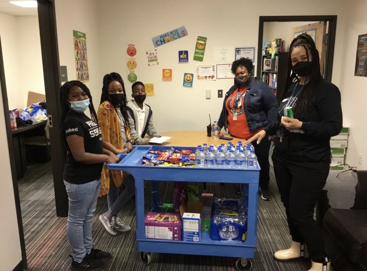 ShyreonJ's tweet photo. Wolf Creek Celebrates Exceptional Children’s Week with our amazing superhero administration team, teachers, paraprofessionals, and service providers. #SEC_ECW @FCS_SEC https://t.co/43vKvT98Ba