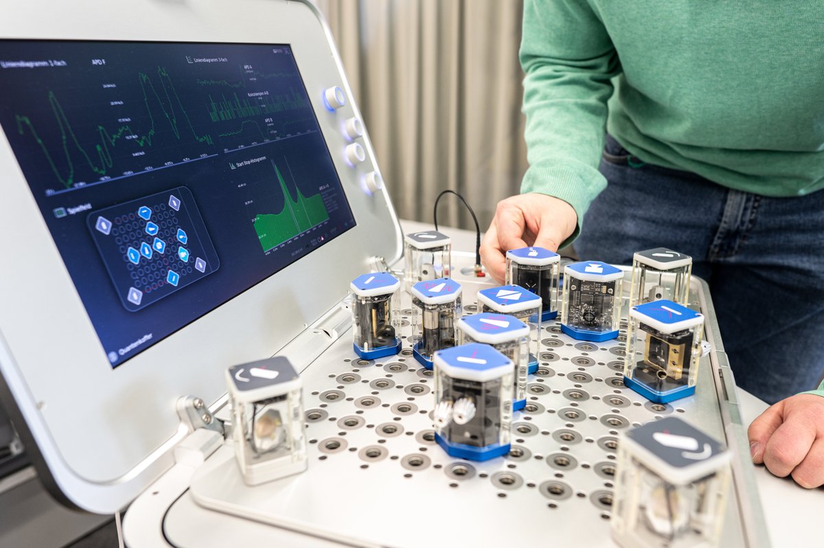 MunichQuantum's tweet photo. Unboxing time … yesterday, the “Quantum LifeLong Learning” project at @LMU_Muenchen and @TU_Muenchen received their very own #Quantenkoffer … enabling MQV members to allow students, teachers and professionals to experience entanglement with their own hands.
#MQVeducation #QL3 https://t.co/WsJsW5hKWu