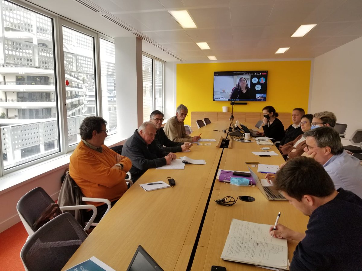 PoleEcolo_IDF's tweet photo. Cet après-midi, le Pôle Écologiste, @GaucheComIDF et @GroupeLFI_A ont rencontré les collectifs @CPTGonesse et #MNLE93. Artificialisation massive des terres agricoles,destruction des espaces verts,.. leur sanctuarisation doit être garantie par le nouveau schéma d'aménagement #IDF. https://t.co/ztkGA8SaUs