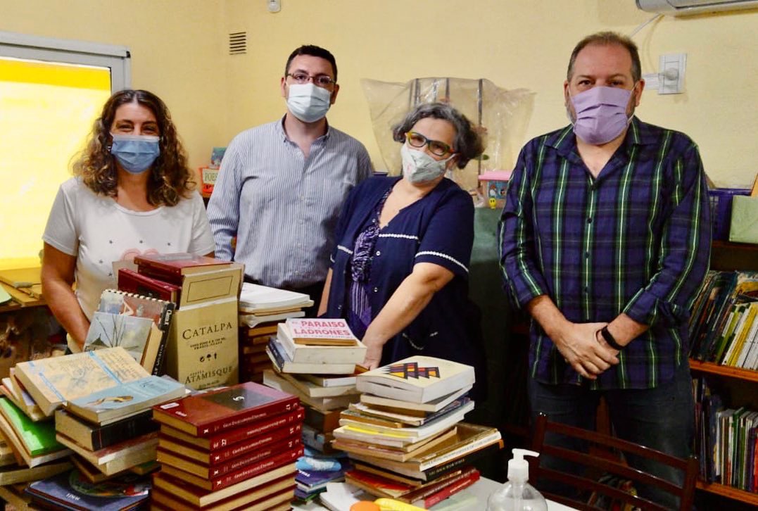 _charlycardozo's tweet photo. LIBROS 📚PARA AMAP ROSARIO “CASA DE LUXEMBURGO” 

Donamos una buena cantidad de libros, incluyendo enciclopedias, a la Biblioteca de AMAP Rosario “Casa de Luxemburgo”. 

Aportamos nuestro granito de arena a la gran labor que hacen por la comunidad 😃.

¡Gracias por recibirnos! https://t.co/Q0ZdL4o9dI