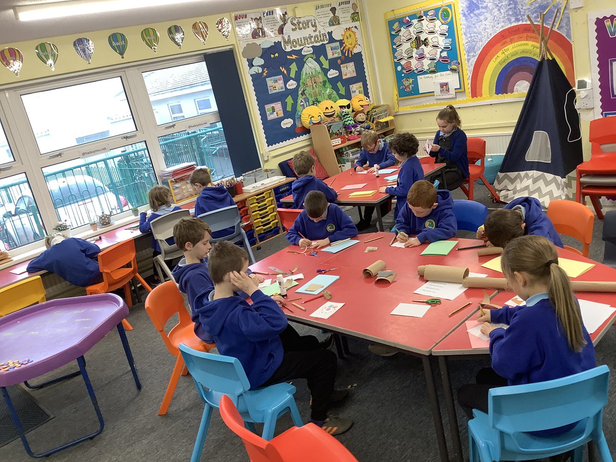 llanrhidianp's tweet photo. Gases and Solids creating a card for someone special during Fun Friday. #LlanExp #LlanRE #LlanFun #LlanPysgodyn https://t.co/Lktpot8dZy