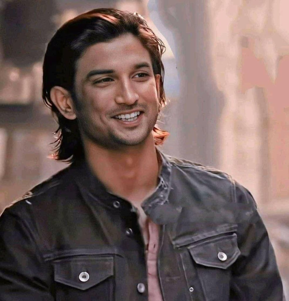 PIYALIBH's tweet photo. Just like the Moon, you shine in times of our darkness….

Incredible Sushant ❤️ https://t.co/ML7OhsH9W4