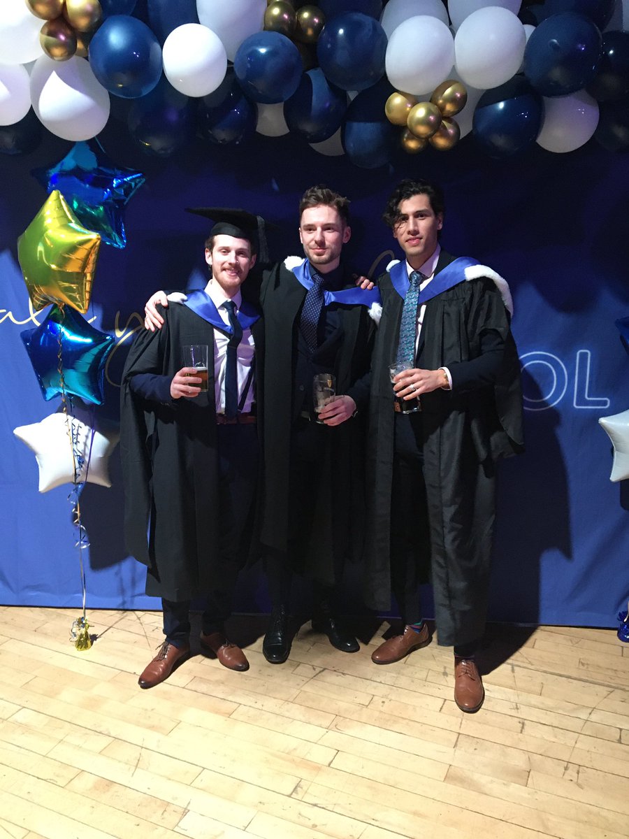 lorrainecb1973's tweet image. So proud of our boy. So deserved, our handsome, beautiful, clever boy. #livunigrad