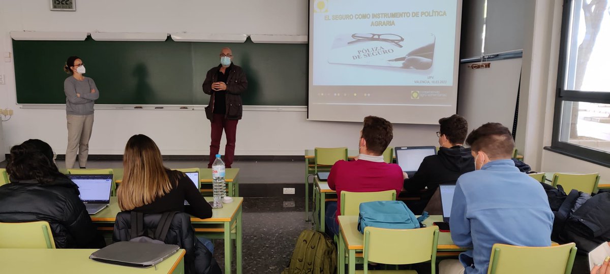 TCiudadana_UPV's tweet photo. 🟢Retos de los seguros agrarios 

👩🏻Monica Sanz - Presidenta Grupo de Trabajo de Seguros de Cooperativas Agro-alimentarias🇪🇸 nos da los aspectos clave de este tema. 

Cerramos este ciclo de seminario con los estudiantes de @eamnupv y @mueamaupv en la @UPV 
#PoliticaDeEstado https://t.co/lwBB5zBnkf