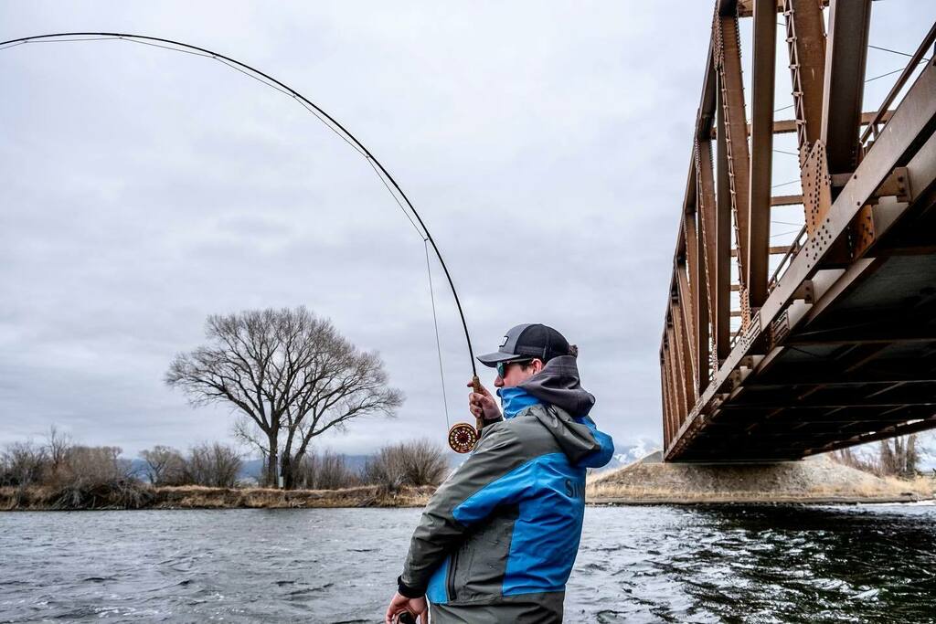 Reaching for the weekend 
.
.
.
#thefishingcompany #stillwinter #Montana #flyfishing instagr.am/p/Ca92NjArZP5/
