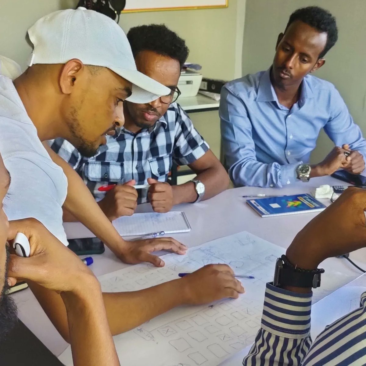AleenCreative's tweet photo. "Nin dariiq xarriiqdaa, garan Kara dayowga" Abwaan Gaarriye.
This time a Horn of Africa cross border focused campaign program planning is going on. Stay tuned for more information. #C4D #TheatreforDevelopmemt #CampaignPlan #AfricaArt #AleenCampaigns https://t.co/MtHjfZrjUy