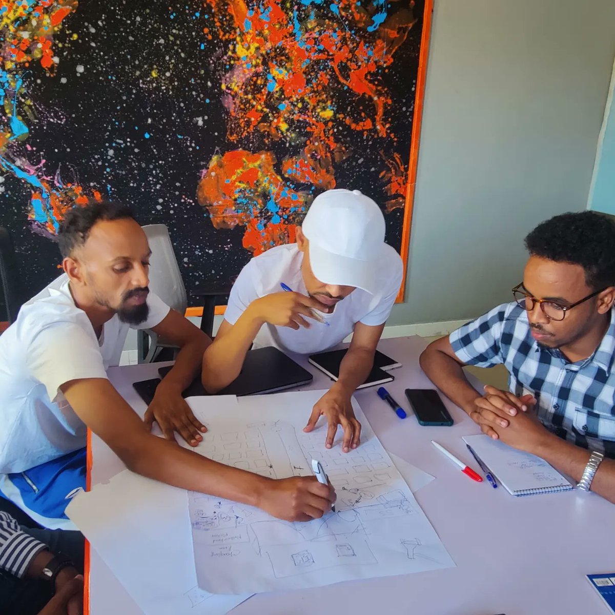 AleenCreative's tweet photo. "Nin dariiq xarriiqdaa, garan Kara dayowga" Abwaan Gaarriye.
This time a Horn of Africa cross border focused campaign program planning is going on. Stay tuned for more information. #C4D #TheatreforDevelopmemt #CampaignPlan #AfricaArt #AleenCampaigns https://t.co/MtHjfZrjUy