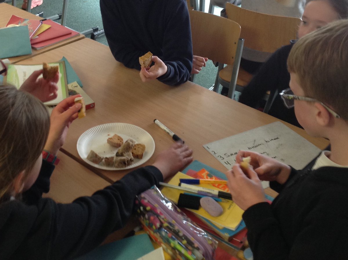 Foxes_Class's tweet image. Bread tasting, our favourite DT lesson of the year!