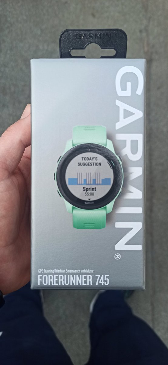 Pierarunner7's tweet photo. El meu autoregal de aniverçari ja el tinc 🥰🥰 @Garmin #forerruner745 #turquoisegreen #verdeturquesa https://t.co/lrWsS1WAA3