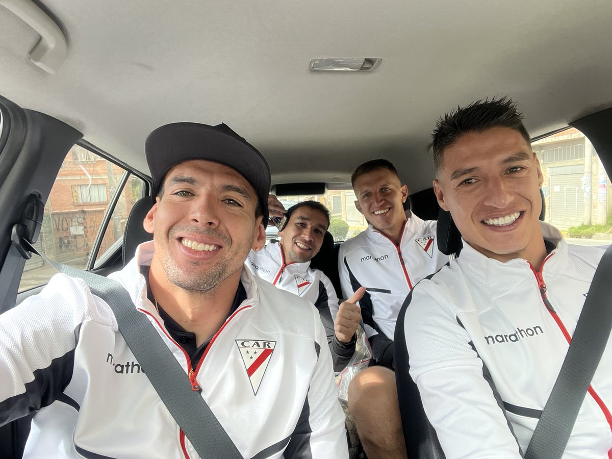 pipogi13's tweet photo. De ida a Santa Cruz con los Vairos @nelsoncabrera22 @galarza_lucas01 y Teto 💪💪💪 https://t.co/eSr2uGvd1l