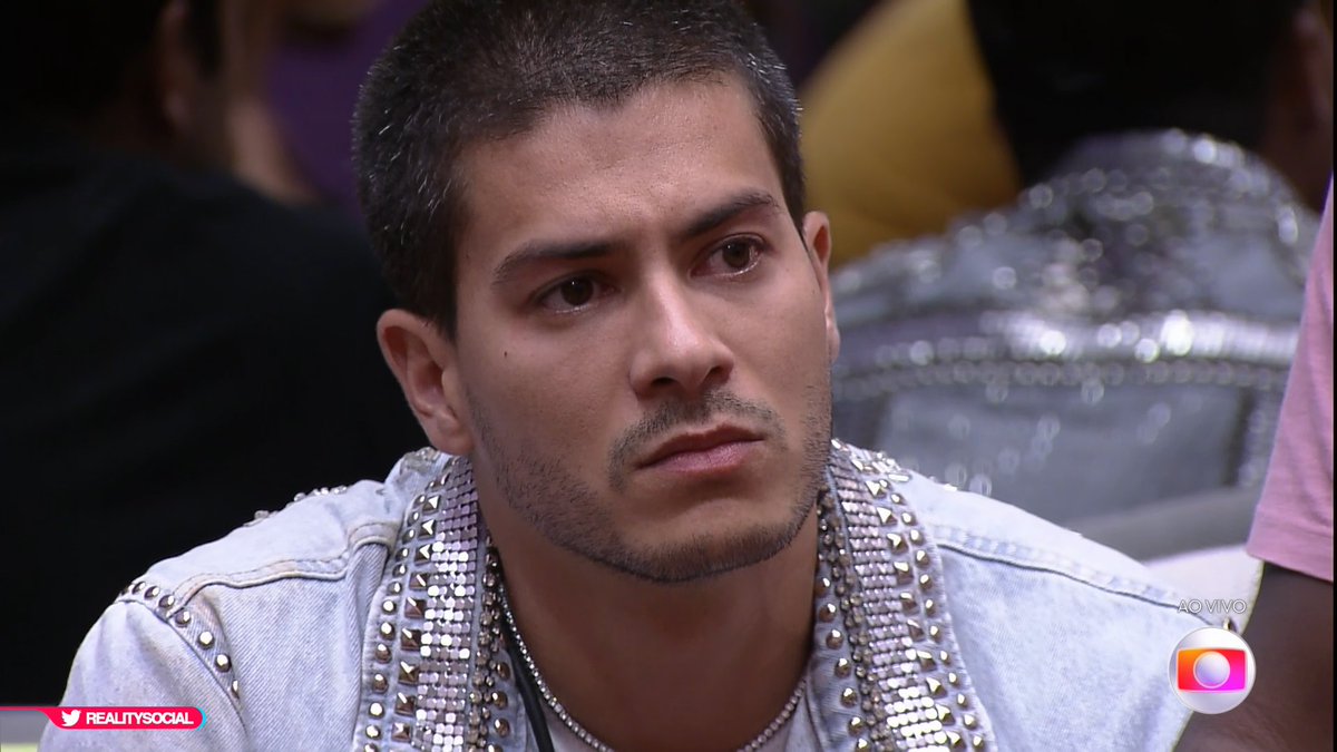 tracklist's tweet photo. Susana Vieira falou sobre a saída de Jade Picon do #BBB22:

“Eu não entendi até hoje, acho que isso tudo é jogada da nossa emissora pra contratar ele (Arthur) de novo. Porque não é possível que uma menina com 18 milhões de seguidores perca para o Arthur” https://t.co/Hfg6n85GIs