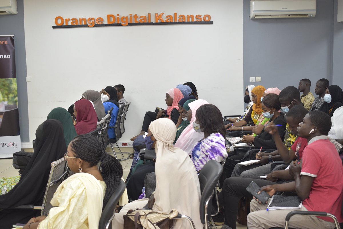 Ynnov_io's tweet photo. 👩🏽💻 #semainedelafemmedigitale jour 4 !
L’équipe R&D ainsi qu’un membre du département WMI ont animé aujourd’hui un atelier à @ODC_Mali sur le « Potentiel des outils numériques dans le business » . Un atelier riche en découverte & en apprentissage 👏🏽 .
#Voolinks
#Odc
😉. https://t.co/buEEGAqYz1