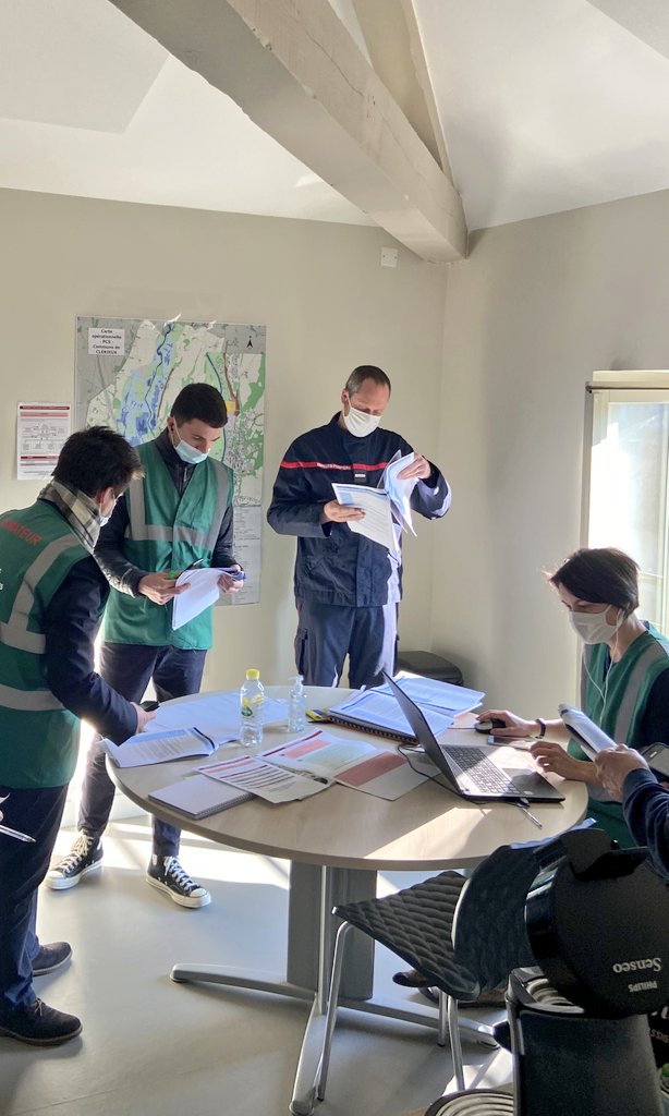 DupuisGuilhem's tweet photo. 🔙 Exercice #PCS à #Clérieux 🚧 dans @La_drome avec #SIABH @Gendarmerie_026 @sdis26 @ProtecCivile26 @ValenceRomans

🎯 Tester le plan communal de sauvegarde et travailler l'interservices 👍

Élus et agents mobilisés sur le terrain et au #PCC

➕ observateurs de communes voisines https://t.co/v2lucOHC6M