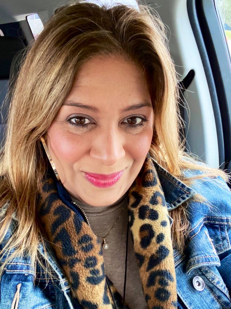educategalore's tweet photo. Welcoming our #students & #teachers @MillerSMCISD on this cold & windy morning! HAPPY FRIDAY always brings a smile especially right before our Spring Break Holiday! πβ€οΈβ¨ #LeadershipMatters #Fit2Lead https://t.co/x3jnPmxtgR