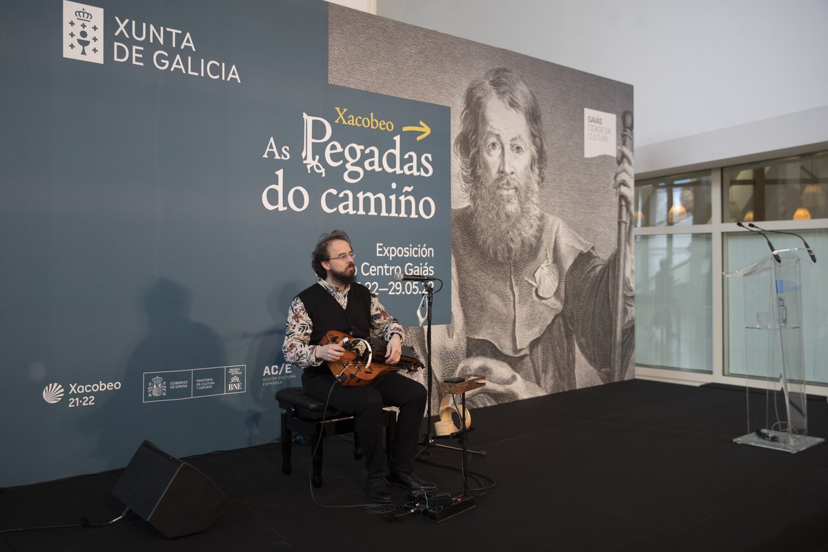Achégate a descubrir "Xacobeo. As pegadas do Camiño" e comprende o impacto que a peregrinación a Santiago tivo e ten na cultura europea. Organizada pola <a href="/Xunta/">Xunta de Galicia</a>, a <a href="/BNE_biblioteca/">Biblioteca Nacional de España</a> e <a href="/ACEcultura/">Acción Cultural AC/E</a>, o percorrido condúcenos pola historia xacobea a través de 200 pezas.